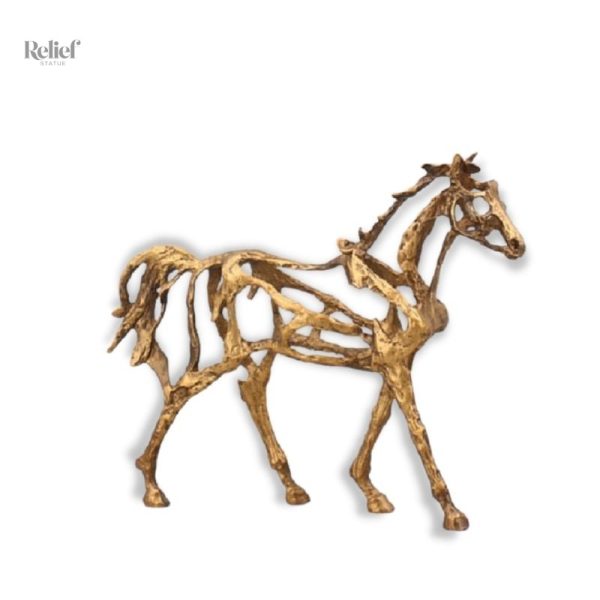Statue colorée de cheval en sculpture décorative