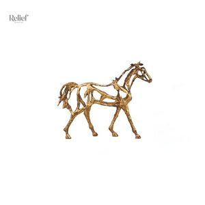 Sculpture représentant un cheval coloré, design artistique