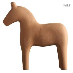 Statue cheval en bois nordique 23 cm, décor élégant