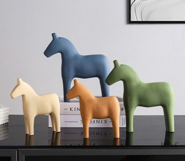 Sculpture bois cheval nordique, pièce unique 23 cm