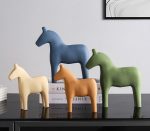 Sculpture en bois de cheval, style nordique 18 cm, objet d'art