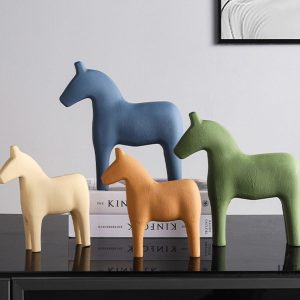 Sculpture en bois de cheval, style nordique 18 cm, objet d'art