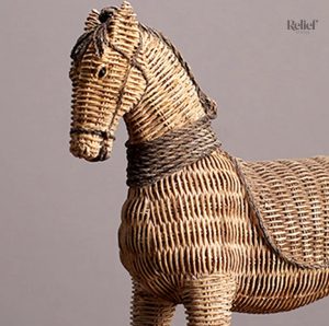 Sculpture en rotin représentant un cheval, 26 cm de hauteur