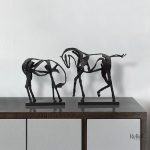 Cheval en fer, sculpture moderne pour embellir votre espace