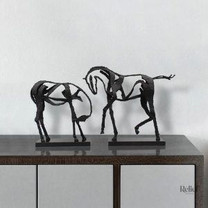 Cheval en fer, sculpture moderne pour embellir votre espace