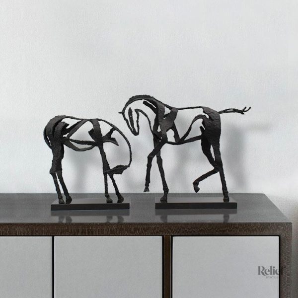 Cheval en fer, sculpture moderne pour embellir votre espace