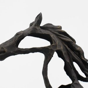 Sculpture de cheval Ferrari en résine élégante