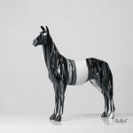 Art mural moderne avec une statue de cheval stylisée