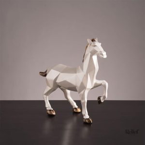 Sculpture cheval avec design géométrique élégant