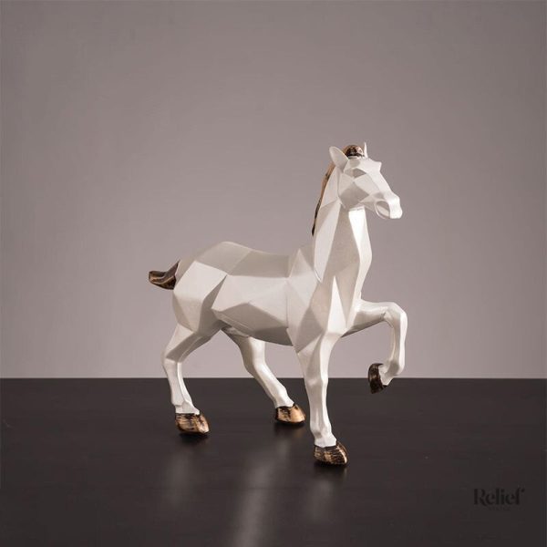 Sculpture cheval avec design géométrique élégant