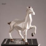 Sculpture décorative cheval dans un style minimaliste