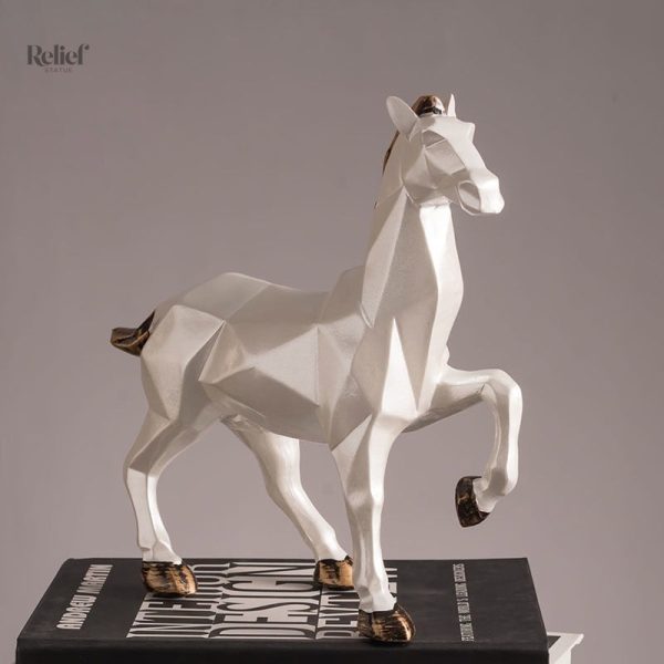 Sculpture décorative cheval dans un style minimaliste