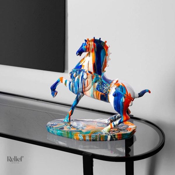 Figurine cheval en mouvement, design élégant