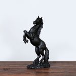 Objet déco cheval en résine pour un intérieur stylé