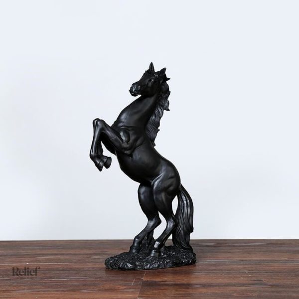 Objet déco cheval en résine pour un intérieur stylé