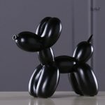 Décor chien joueur avec ballon en décoration