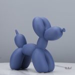 Chien en plastique, décor intérieur