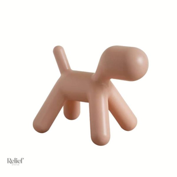 Détail sur la statue de chien en style contemporain
