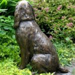 Figurine épagneul en résine pour embellir votre jardin
