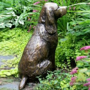 Statue de chien épagneul, accessoire extérieur charmant