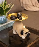 Chien en statue sur plateau, pièce unique pour décor