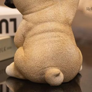 Chien décoratif en résine, design élégant pour intérieur