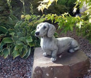 Ornement teckel pour jardin, statue canine 12 cm