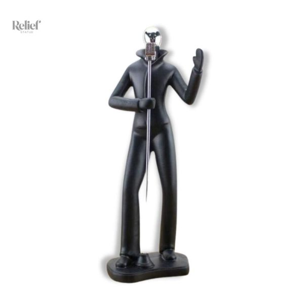 Statue d'un homme musicien en action