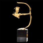 Sculpture haut de gamme d'un archer en or