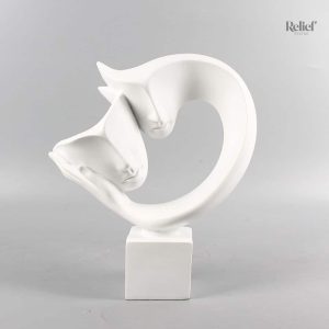 Statue couple abstrait en résine blanche 27 cm