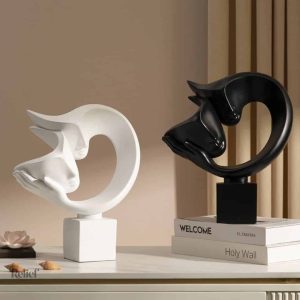Décoration design en résine, statue couple moderne, noir 27 cm