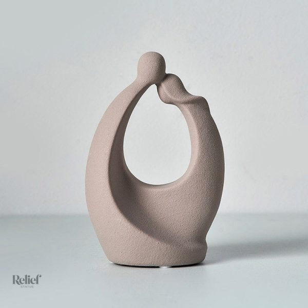 Sculpture représentant un couple dans une posture intime