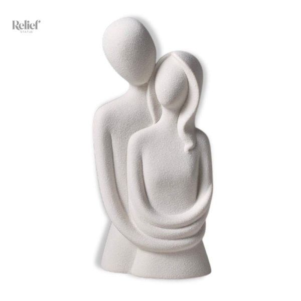statue-couple-enlace-1 Statue couple enlacé en décoration moderne