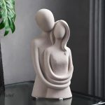 Statue artistique représentant un couple unis