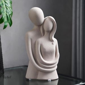 Statue artistique représentant un couple unis