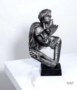 Statue couple enlacé design, 19 cm, décor moderne