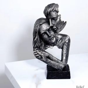 Statue couple enlacé design, 19 cm, décor moderne