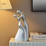 Objet déco : statue d'un couple en résine pour collection