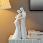 Figurine artistique représentant un couple en style rétro
