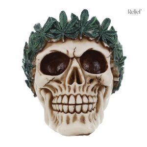 Crâne orné de feuilles et couronne, accessoire décoratif