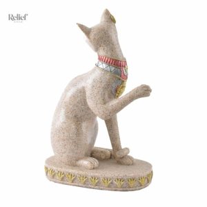 Statue artistique représentant un chat sacré égyptien