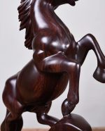 Sculpture de cheval en bois durable pour décoration intérieure