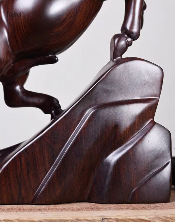 Élégante statue de cheval en bois massif de 15 cm