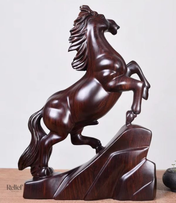 Statue en bois 15 cm, cheval au design raffiné