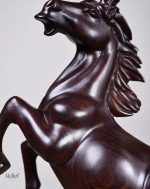 Sculpture de cheval en bois, artisanat de qualité