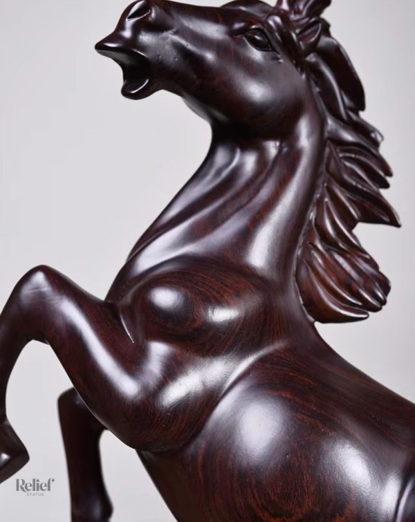 Sculpture de cheval en bois, artisanat de qualité
