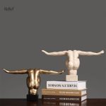 Statue d'athlète masculin évoquant la méditation et la force