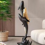 Statue design baleines en résine noir et or 80 cm