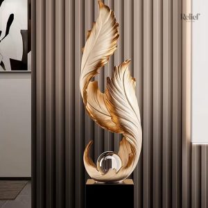 Décoration design en plumes blanches pour intérieur contemporain