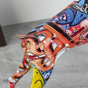 Dobermann en sculpture popart, décor moderne